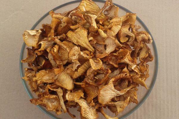 เห็ดแห้ง