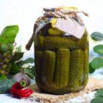 concombres en conserve dans un bocal