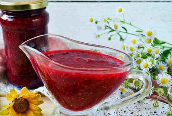 แยมลูกเกดและราสเบอร์รี่