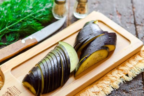 มะเขือยาวหั่นบาง