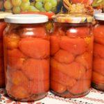 มะเขือเทศปอกเปลือกในขวด