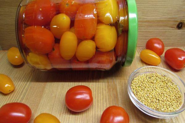 มะเขือเทศในขวด