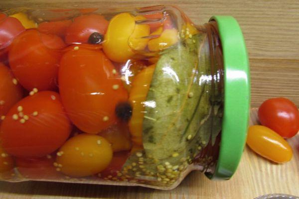 การดองมะเขือเทศ