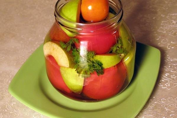 มะเขือเทศสไตล์เยอรมันในขวดเล็ก