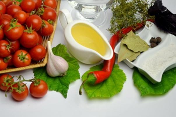 ส่วนผสมมะเขือเทศกับน้ำผึ้ง