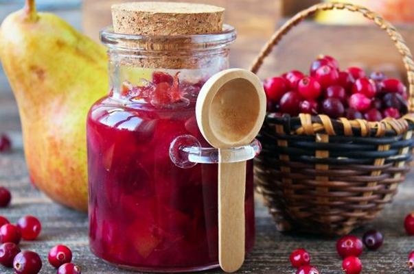 แยมลูกแพร์และลิงกอนเบอร์รี่ในขวด