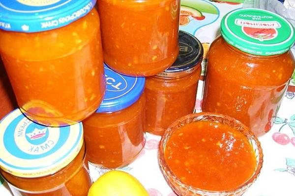 confiture d'abricots et d'oranges toute prête