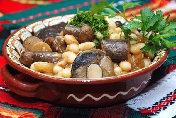 ถั่วตุ๋นเห็ดป่า