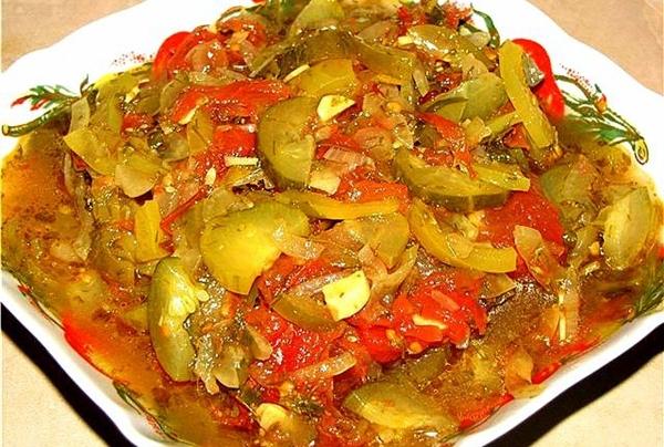 แตงกวาเลโชในจาน