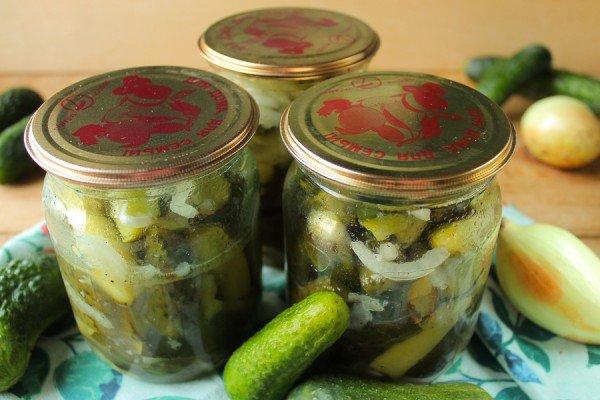 แตงกวาเลดี้ฟิงเกอร์ในขวดโหล