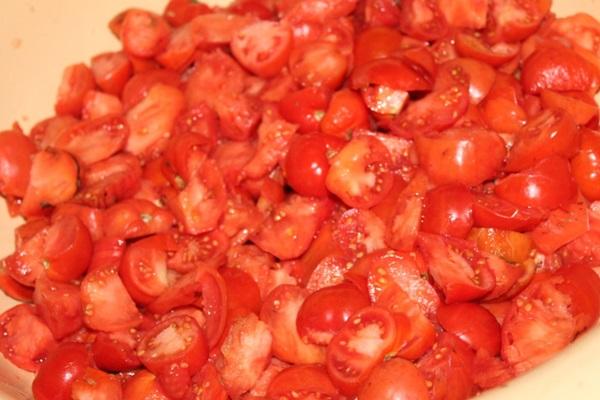 มะเขือเทศครึ่งซีก