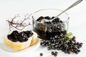 สูตรทำแยมเชอร์รี่แดงและดำสำหรับฤดูหนาวแบบง่ายๆ ทั้งแบบมีเมล็ดและไม่มีเมล็ด