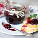 แยมเชอร์รี่ในขวดเล็ก