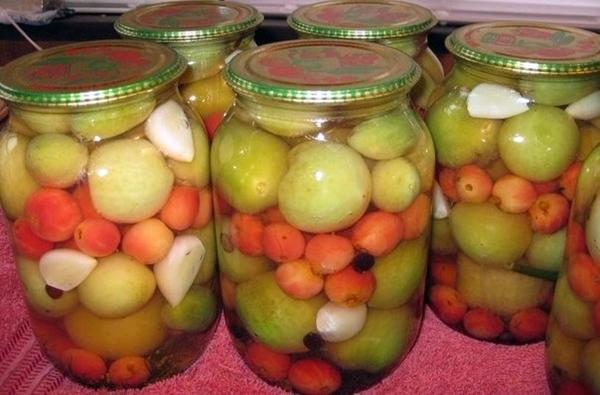 มะเขือเทศเขียวกับแอปเปิ้ล