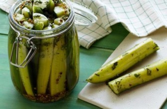 แตงกวาหั่นเป็นชิ้นกับมัสตาร์ด