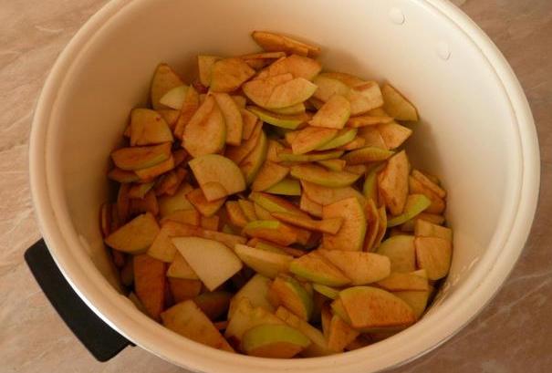 pommes tranchées dans une mijoteuse