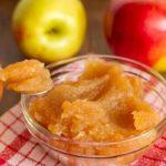 แยมแอปเปิ้ลในจาน