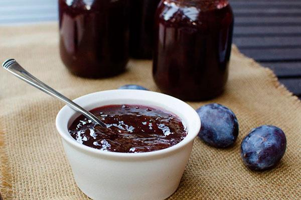 เยลลี่พลัมในชาม