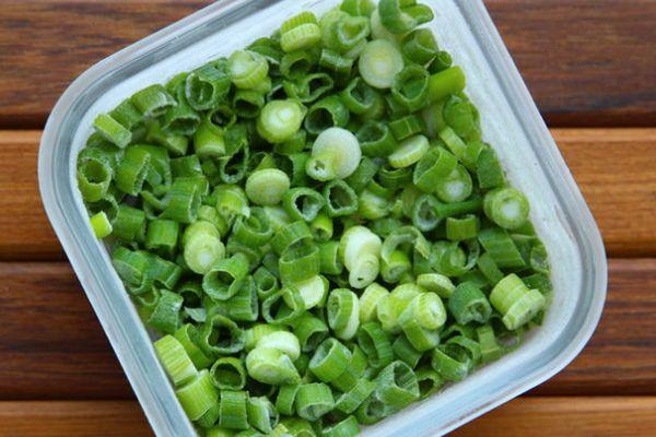 หัวหอมในภาชนะ