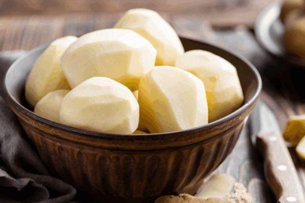 Pommes de terre épluchées