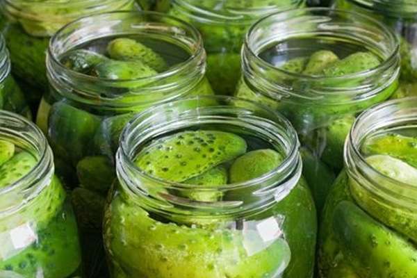 แตงกวากับวอดก้าในขวด