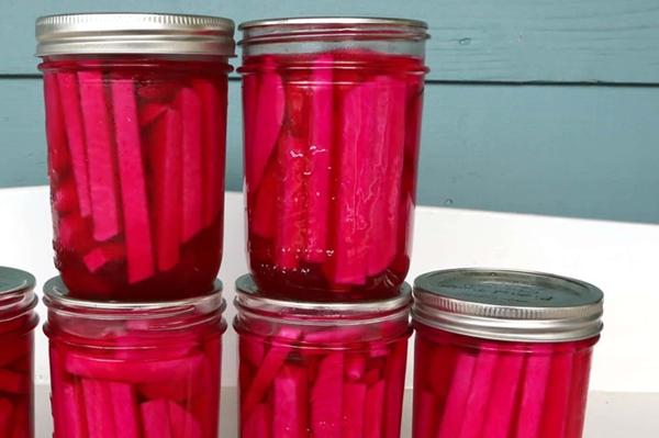 หัวผักกาดกับบีทรูทในขวด