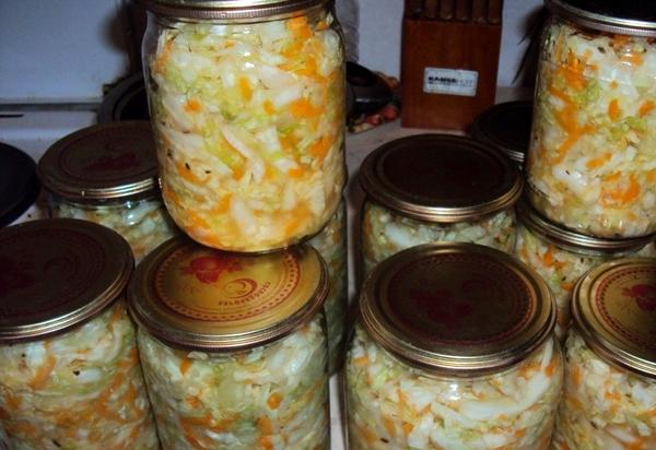 กะหล่ำปลีจีนกับแครอทในขวด