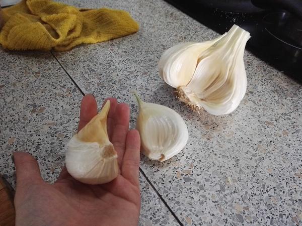 ปอกเปลือกกระเทียม