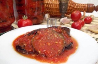 มะเขือยาวหั่นเป็นชิ้นใน adjika