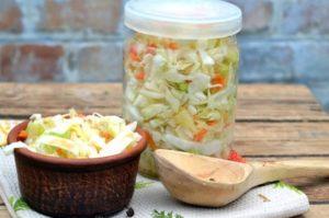 สูตรสำหรับการเตรียมกะหล่ำปลีหัวไชเท้าสำหรับฤดูหนาวโดยมีทั้งแบบฆ่าเชื้อ แช่แข็ง และเก็บรักษา