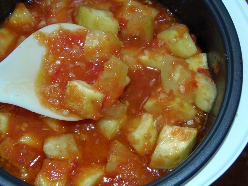 บวบในซอสมะเขือเทศ