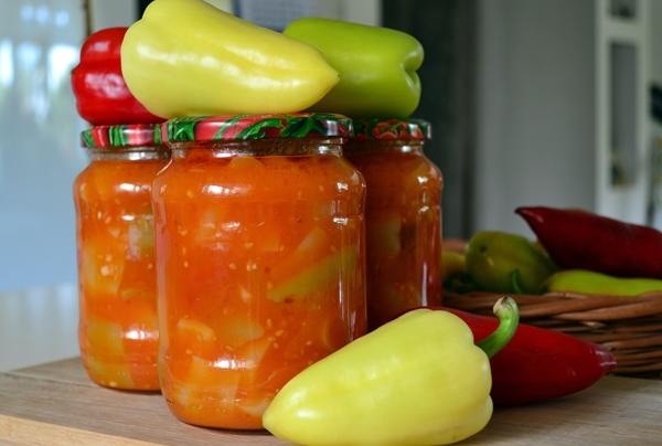 poivron à la sauce tomate en bocal