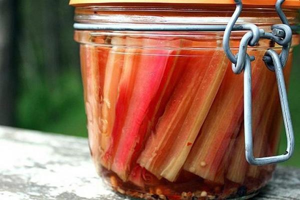 ผักชาร์ดหมักในขวด