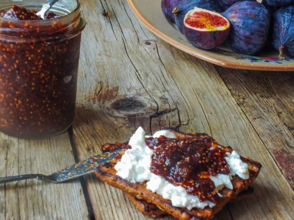 confiture de figues sur biscuits