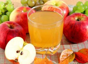 TOP 10 des recettes de jus de pomme en conserve pour l'hiver à la maison avec un extracteur de jus