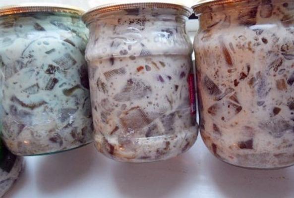 Aubergines à la mayonnaise en bocaux