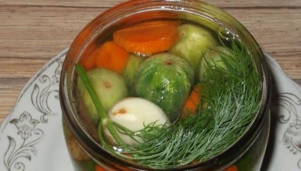 แตงกวาและแครอท