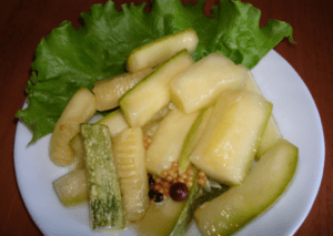 สูตรง่ายๆ สำหรับการหมักบวบในน้ำสลัดมัสตาร์ดสำหรับฤดูหนาว