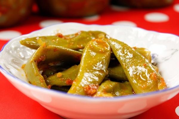 piment fort dans une assiette