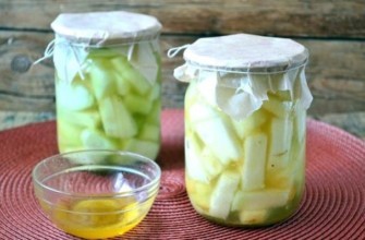 แตงโมในขวดบนโต๊ะ