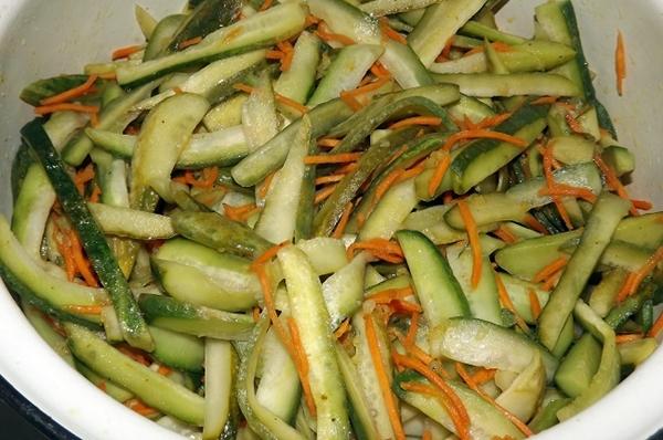 แตงกวาสไตล์เกาหลีกับซอสมะเขือเทศพริก