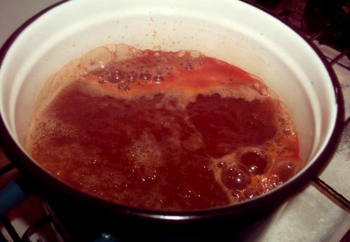 น้ำเกลือกับซอสมะเขือเทศ