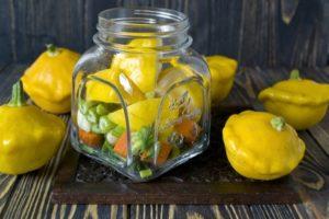 Comment mariner rapidement et délicieusement des courges pour l'hiver, avec des recettes en bocaux