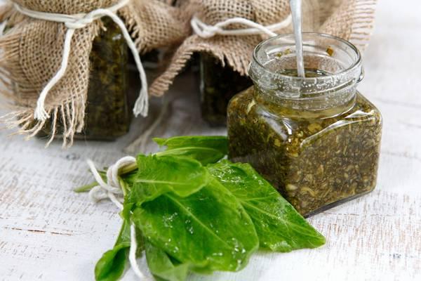 ผักเปรี้ยวในน้ำเกลือ