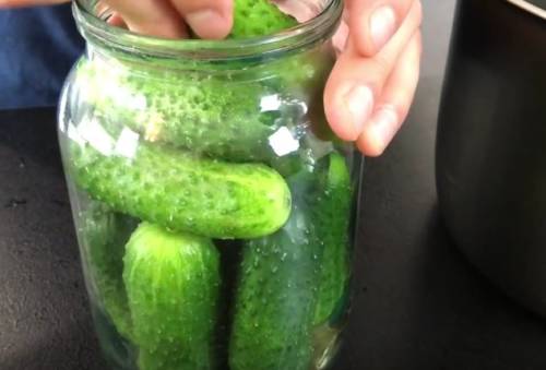 แตงกวาในขวด