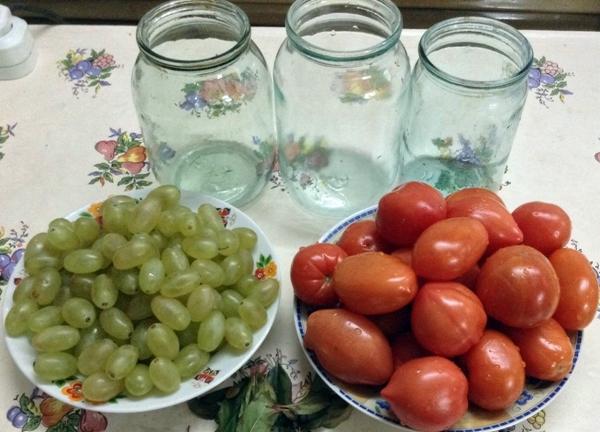 มะเขือเทศและองุ่นสำหรับบรรจุกระป๋อง