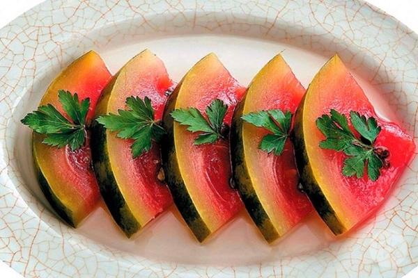 pastèques salées tranchées