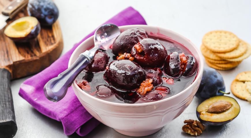 confiture de prunes et de noix