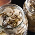 เห็ดนางรมหมักกับผักชีลาว