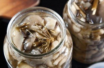 เห็ดนางรมหมักกับผักชีลาว